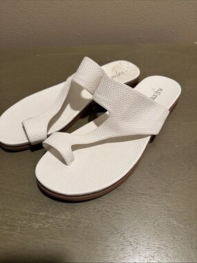 Flex Step White Holland Toe-Ring Slide Sandals size 11